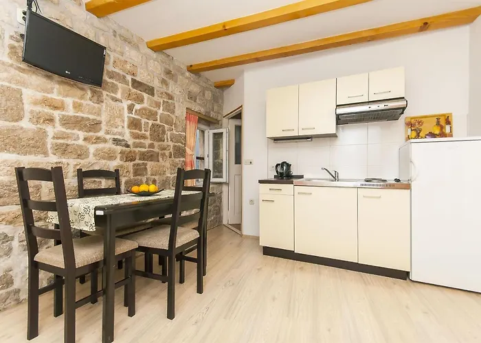 Apartman And Ivica *