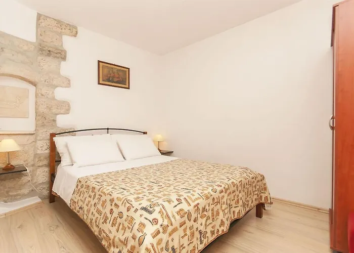 And Ivica Apartamento Trogir